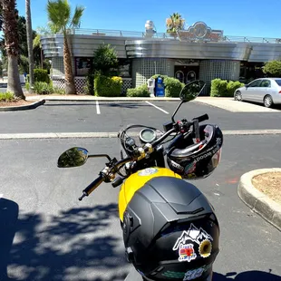 Bert's Diner: Outside