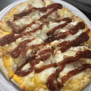 Pulled pork Mac &amp; cheese pizza