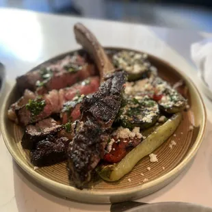 Tomahawk steak pre-slice with exquisite vegetables