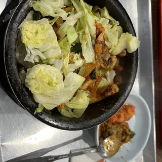 Hot Rice Bowl with Seafood and Vegetable