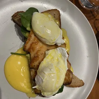Smoke Salmon Eggs Benedict