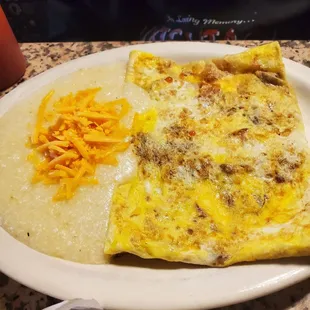 Cheese and bacon omelet with cheese grits