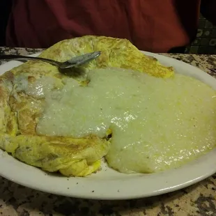 House Special Omelette w grits.