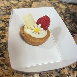 White chocolate and raspberry tart