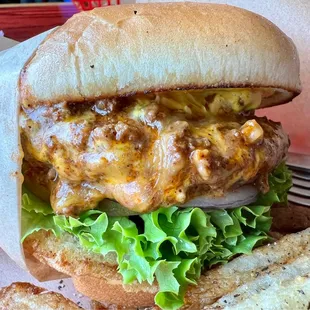 Chili cheeseburger