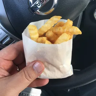 Medium fries (crinkle cut)