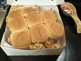 Che's Chicken & Burgers