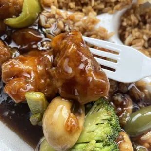 12. General Tso&apos;s Chicken Lunch Special