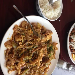 &quot;Chow Mein&quot; - no crunchy noodles tried to say fried pieces of wonton were what the noodles were.