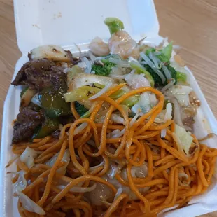 Beef bell pepper, shrimp and vegetables and chow mein.