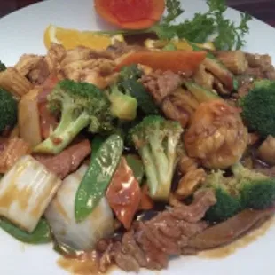 a plate of stir fried vegetables