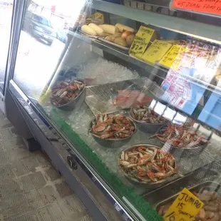 Great prices and extraordinary seasoning with the Crabs and Shrimp.
