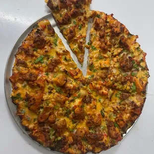 Tandoori chicken pizza