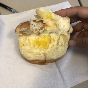 Can someone tell me what flavor donut supposed to be? Don't tell me it's filling donut cuz this doesn't qualify to called it "filling".