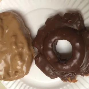 Maple old-fashioned bar &amp; chocolate old-fashioned. "Best Donuts"