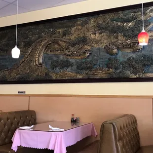 Cool picture on wall has the 3D effect