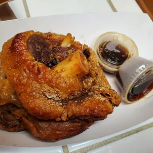 Crispy pata (medium size)