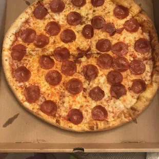 Large pepperoni pizza