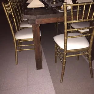 Quality of Items delivered late to my wedding in May 2017.