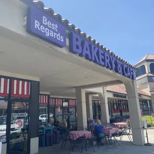 the outside of the restaurant