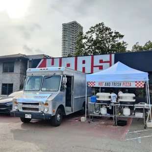 Pop-up on Wednesdays and Fridays (noon to 5pm) at Yoas!