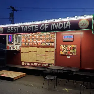 a food truck at night