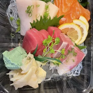 Sashimi Deluxe to go.