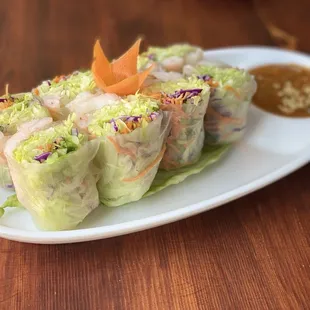 Salad roll with shrimp