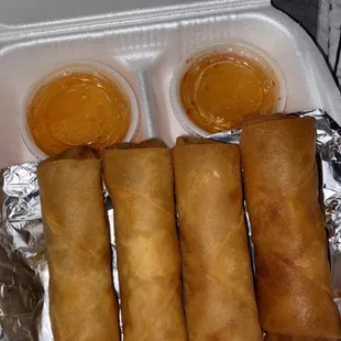 4 Crispy Veggie Spring Rolls