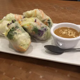 4 Crispy Veggie Spring Rolls