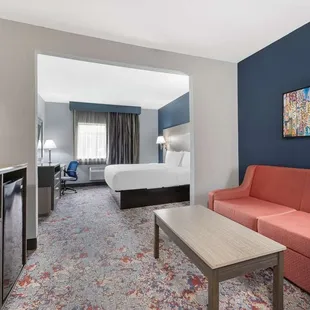 Suite King with Sofa Bed