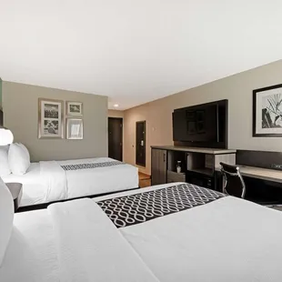 2 Queen Bed (Accessible &amp; Pet Friendly)