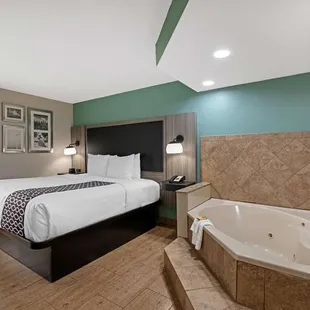 Suite with Whirlpool