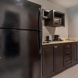 Two Queen Beds w/ Kitchenette