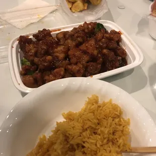 C9. General Tso&apos;s Chicken Combination Platter