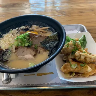 Tonkotzu Ramen/ 豚骨拉面