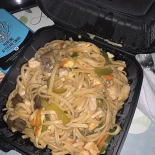 Combo beef and chicken honey basil lo mein