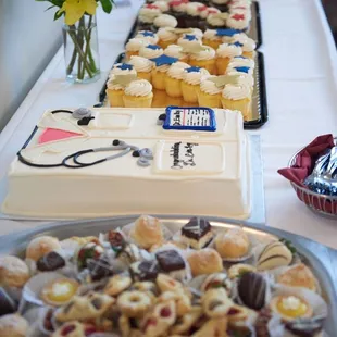 Cake and cupcakes from bethel bakery!