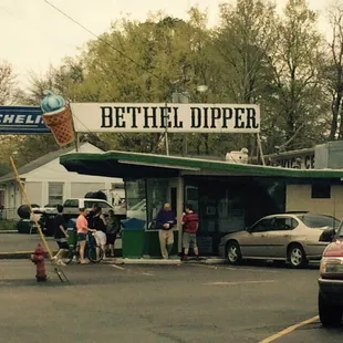 It's an Old Establishment still Serving up Good Burgers, Fries and Ice Cream.
