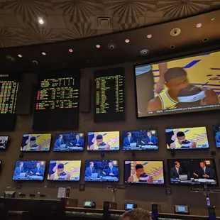 Lakers vs Nuggets Game 3