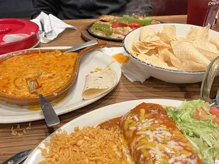 Los Molcajetes Mexican Grill