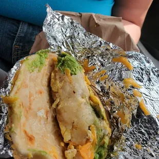 Potatoe, cheese, egg and avocado