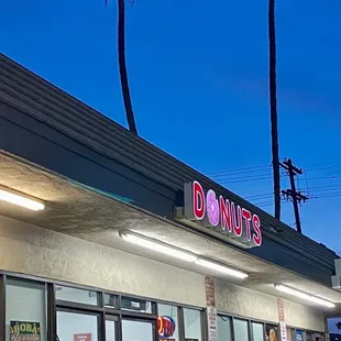Front view of Better Be Donuts
