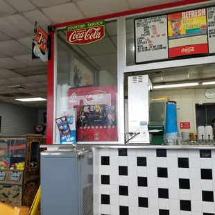 the interior of a fast food restaurant