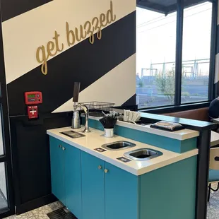 Water and utensils station