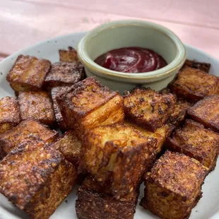 Cauliflower bites with beet ketchup