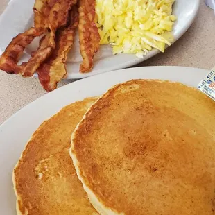 Smalltown Ohio diners on Sunday mornings are just a special place to be.We are talking about Welcome Back Carter and Micheal McDonald.