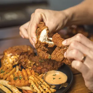 food, chicken wings and fried chicken