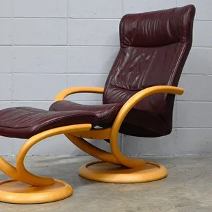 Scandinavian stressless chair and ottoman