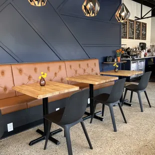 the seating and tables